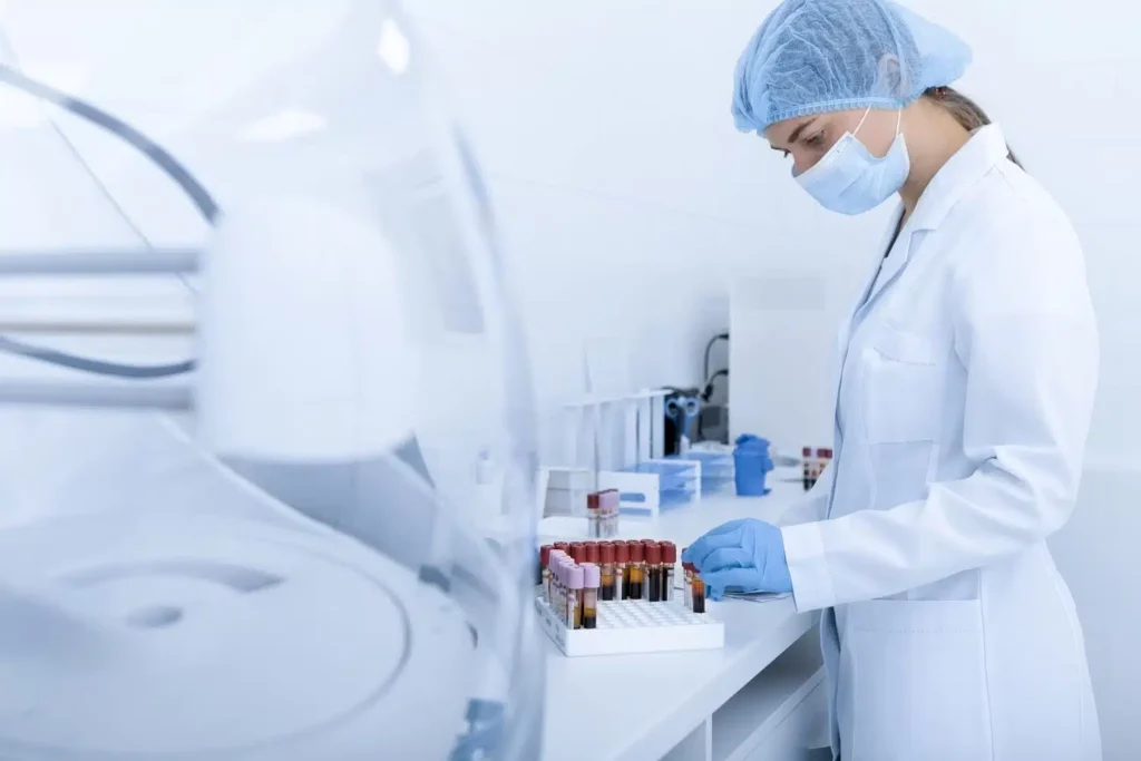 Blutwerte bei Haarausfall unterstützt die Diagnostik Dr Serkan Aygin Clinic
