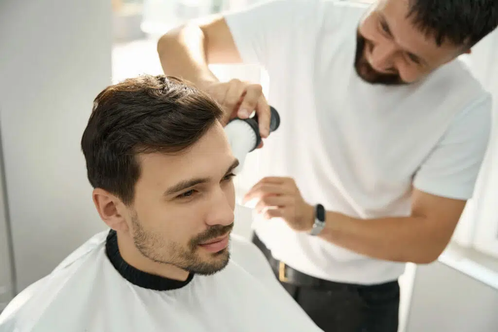 Viele Frisuren fuer Geheimratsecken