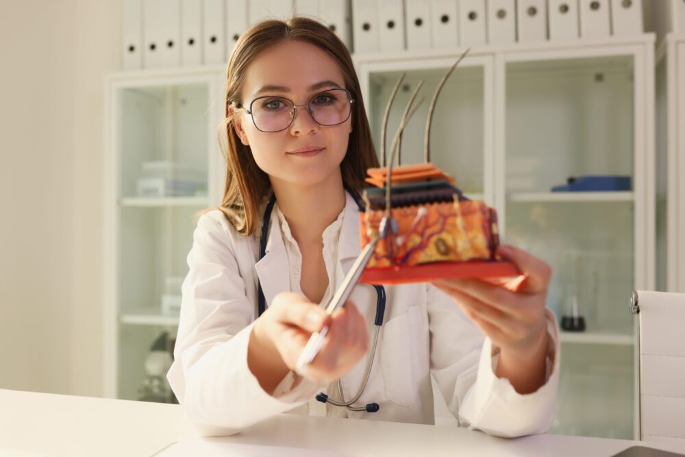 Picture of a trichologist showing the inner scalp structure inside a clinic environment.